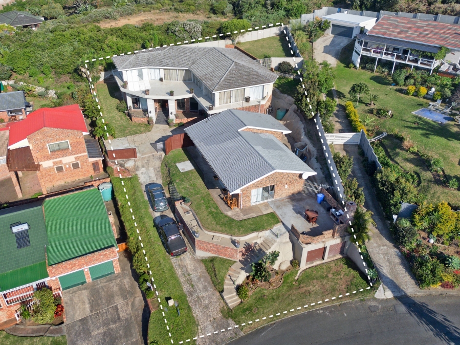 8 Bedroom Property for Sale in Winterstrand Eastern Cape